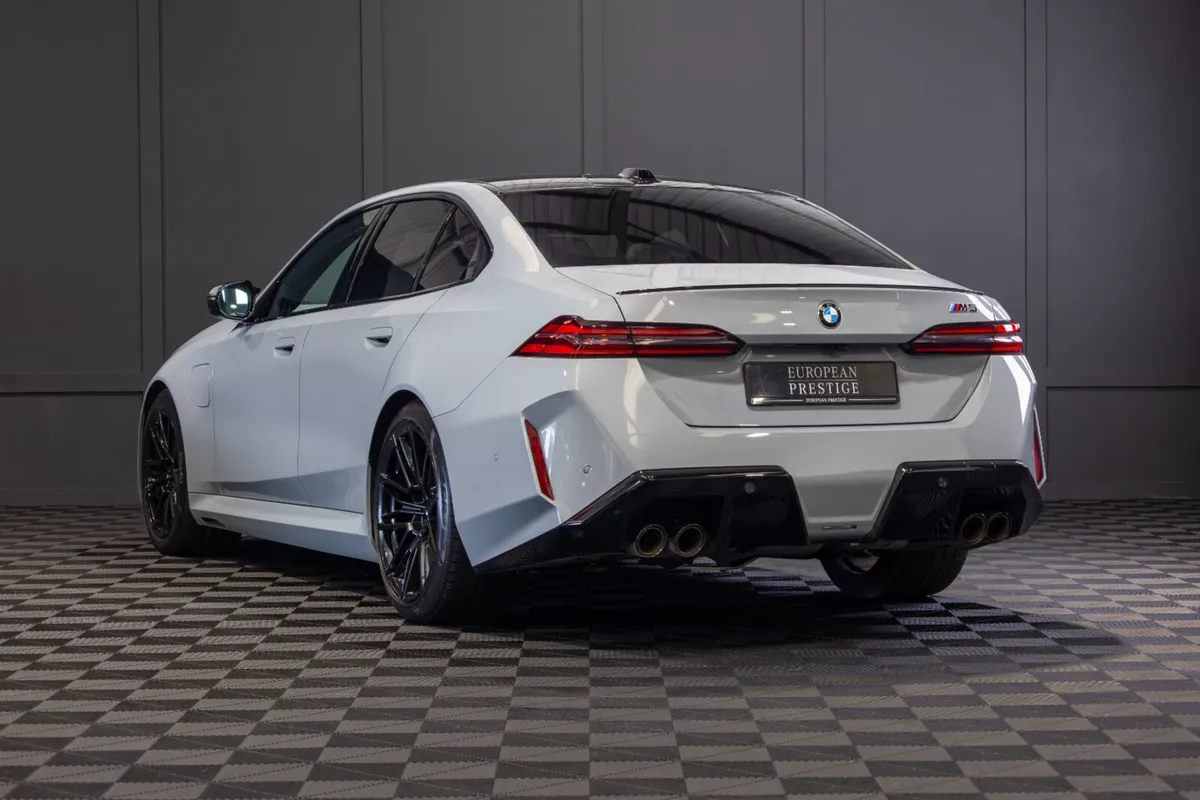 2025 BMW M5 (G90) - Image 4