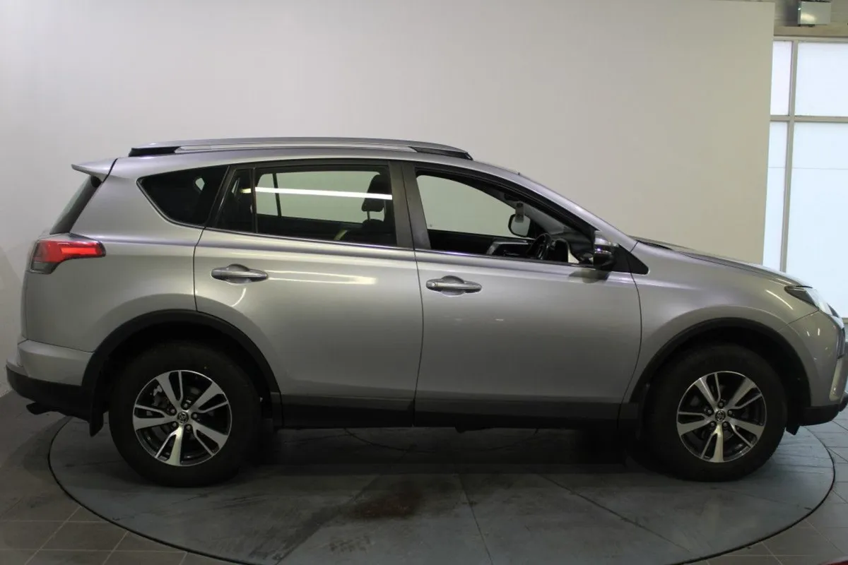 Toyota Rav4 2.0 D4D Luna Sport 4DR - Image 4