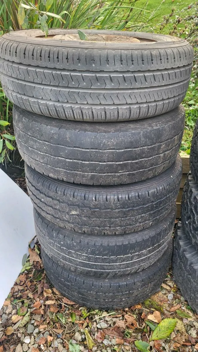 2018 vivaro wheels with tyres - Image 1