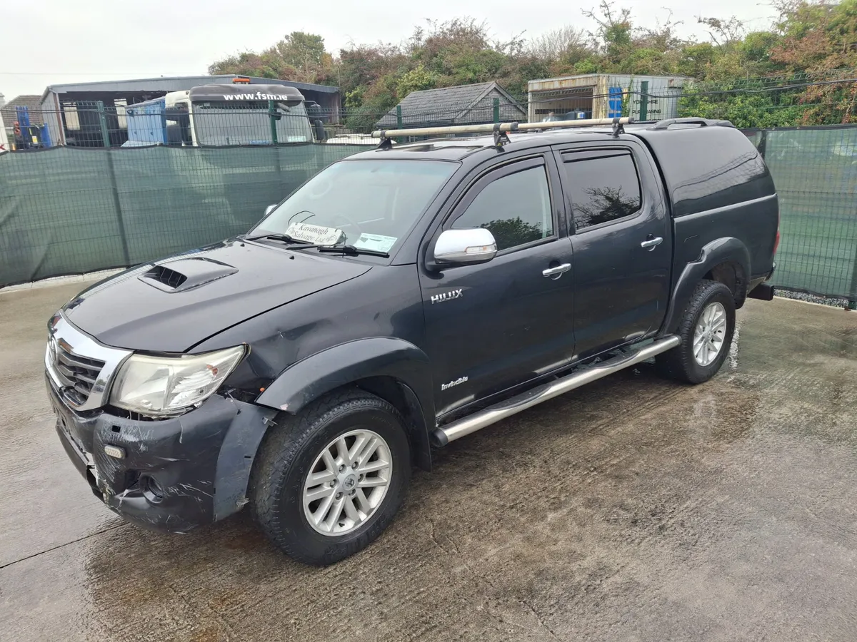 142 Toyota Hilux  3.0 D4D  Manual - Image 2