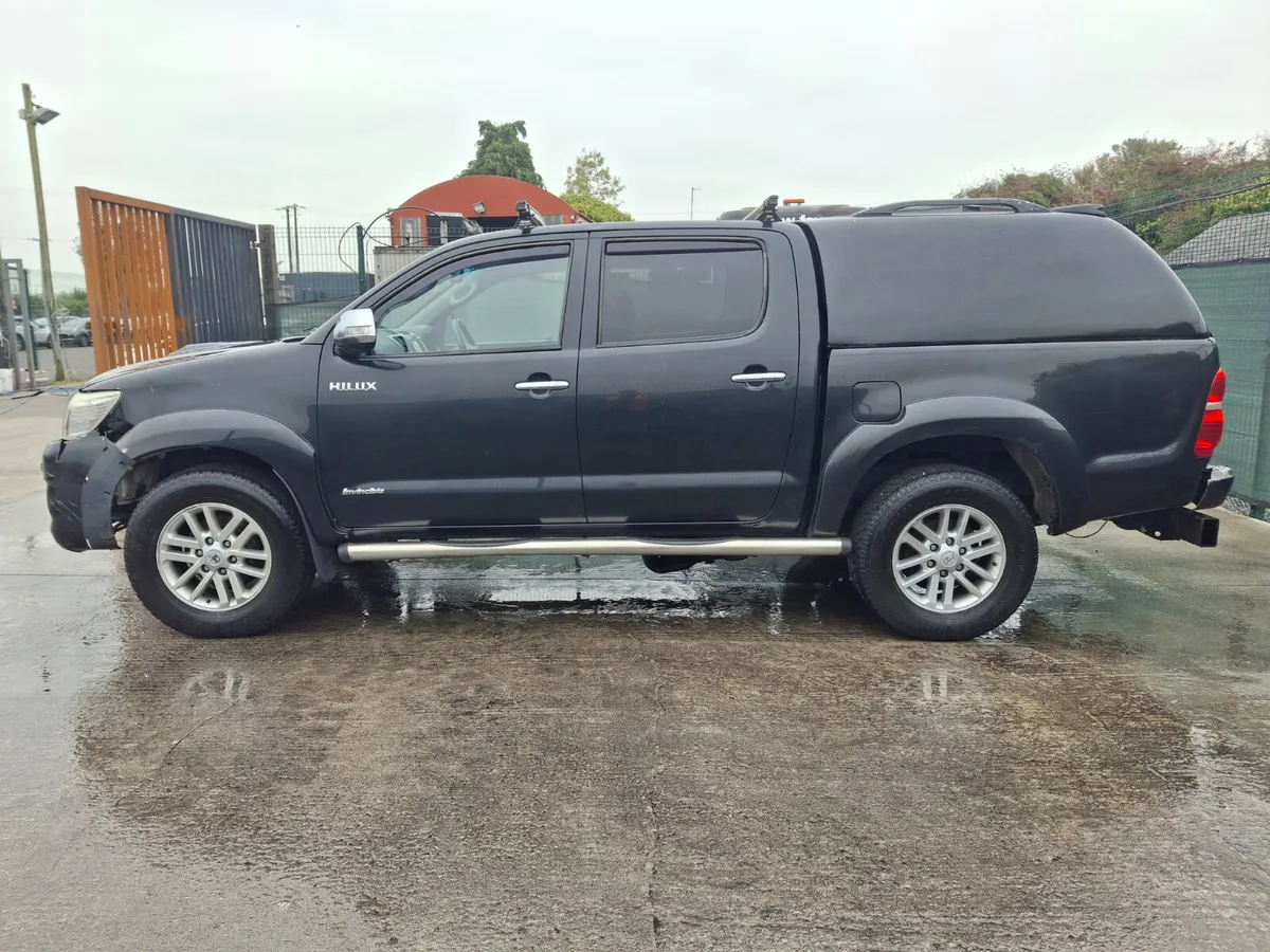 142 Toyota Hilux  3.0 D4D  Manual - Image 4