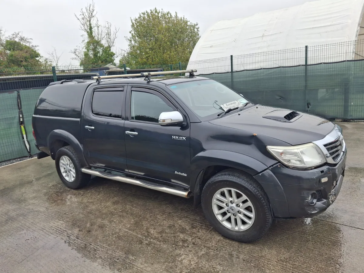 142 Toyota Hilux  3.0 D4D  Manual - Image 3