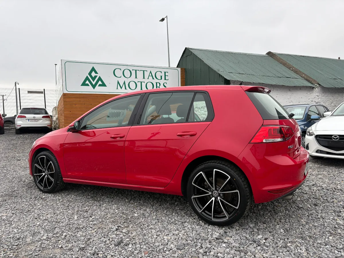 Volkswagen Golf 1.2 TSI AUTO **18"ALLOYS** - Image 4