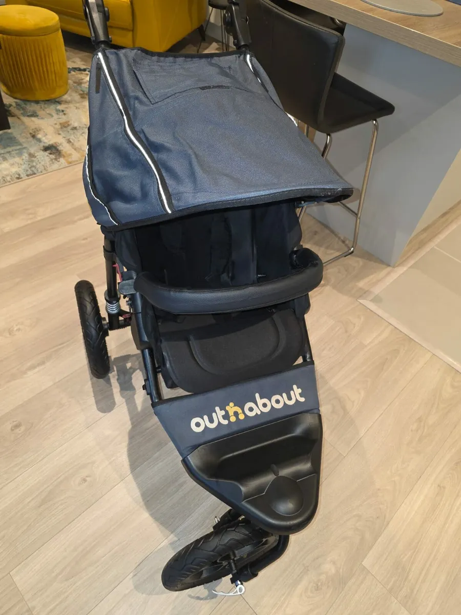 Out N About single stroller IMMACULATE - Image 3