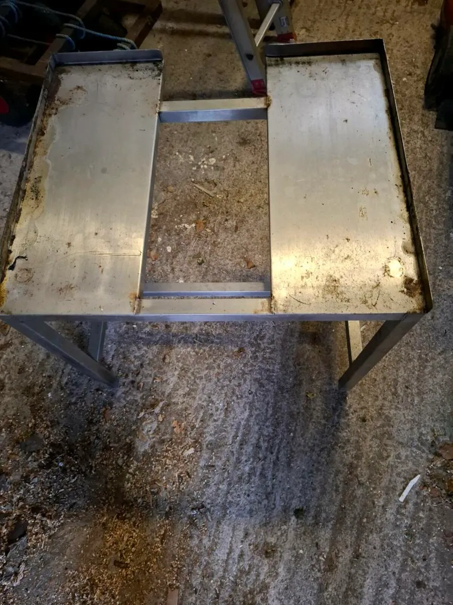 Sink and two stands - Image 1