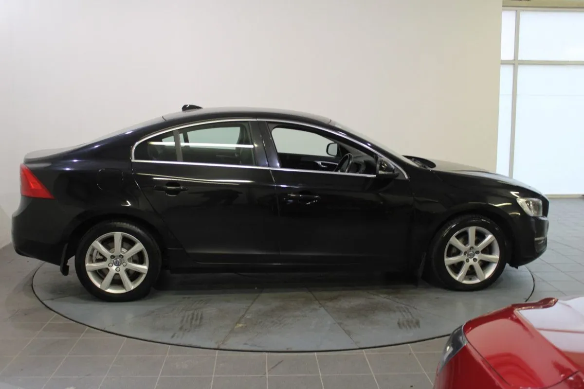 Volvo S60 D3 SE 4DR - Image 4