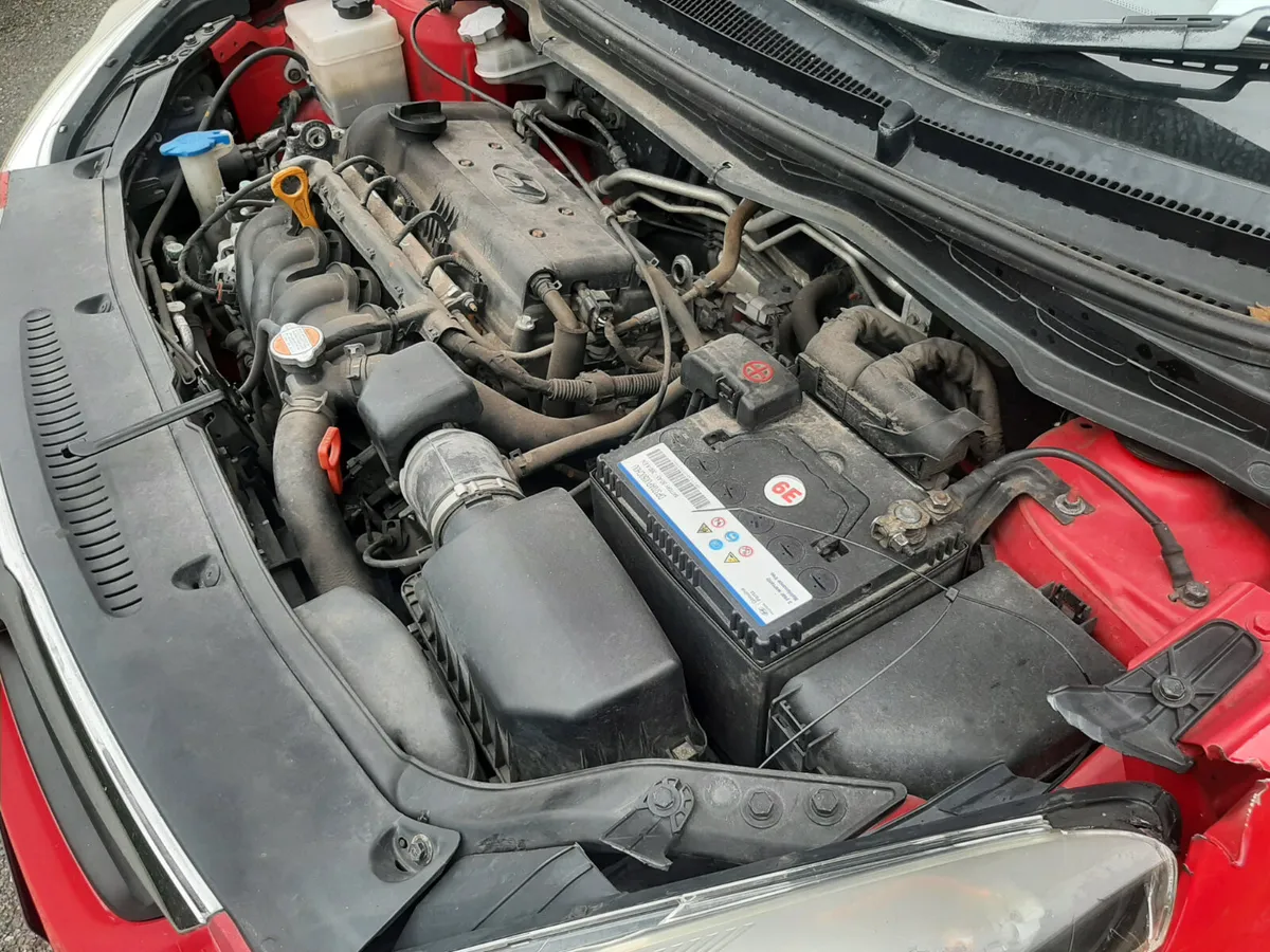HYUNDAI i20 AUTOMATIC 2010 - Image 2