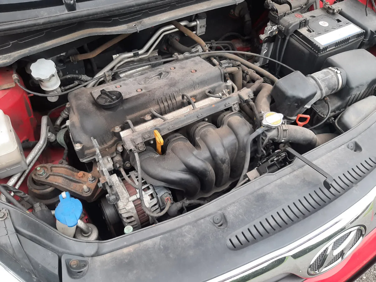HYUNDAI i20 AUTOMATIC 2010 - Image 4