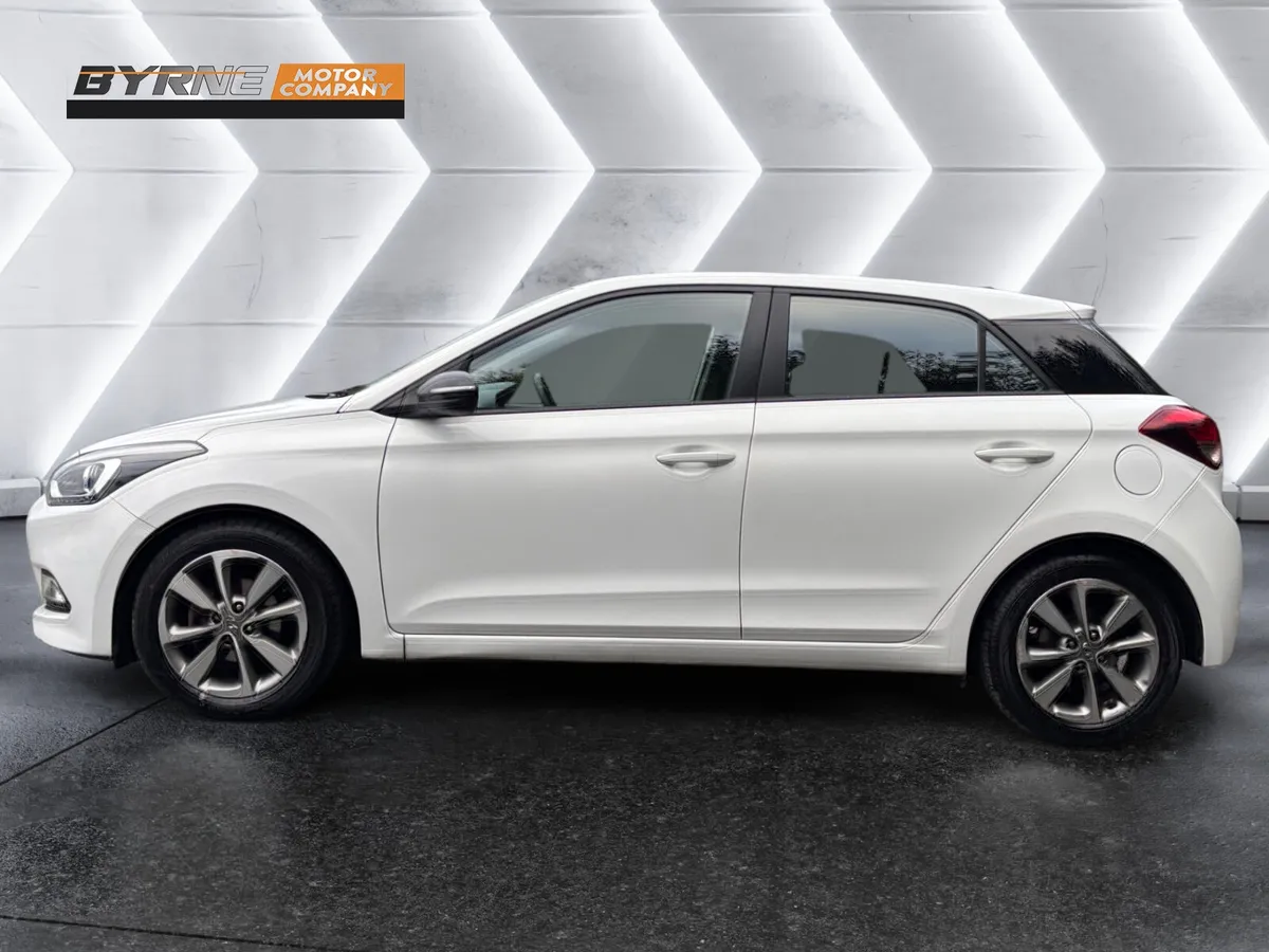 HYUNDAI i20 1.2 DELUXE 2018 - Image 2