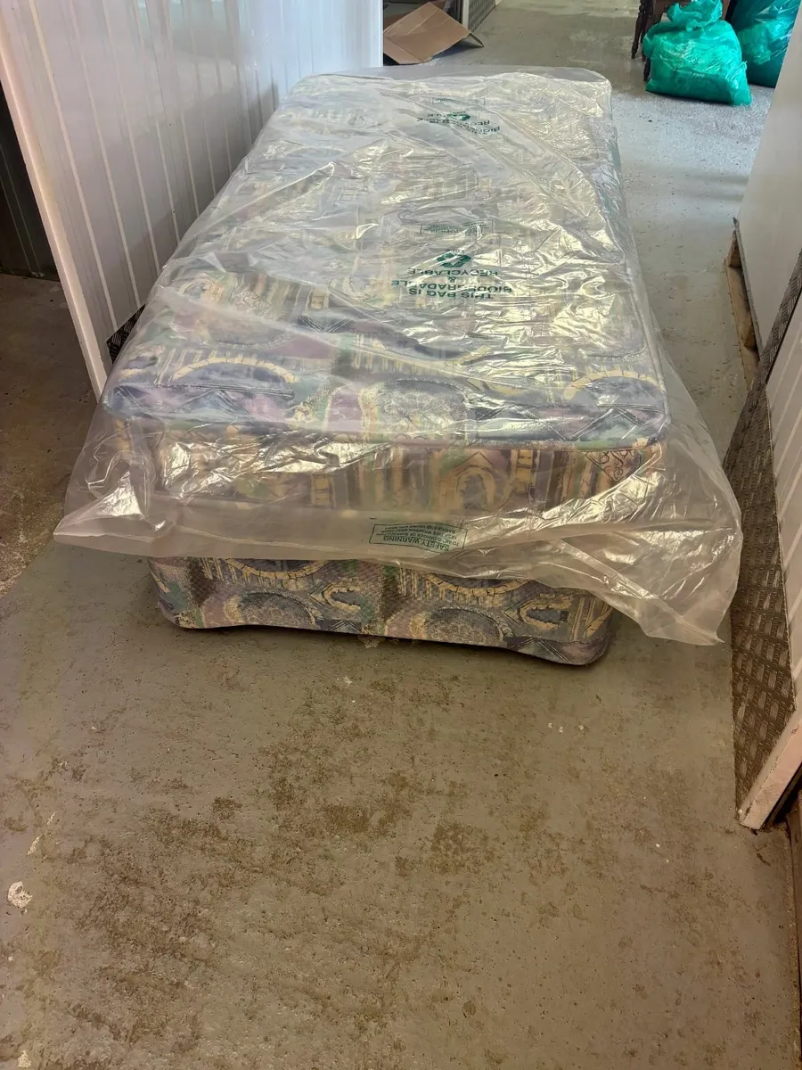 cot/toddlers cot, 5 in 1 crib, baby changing unit. - Image 4