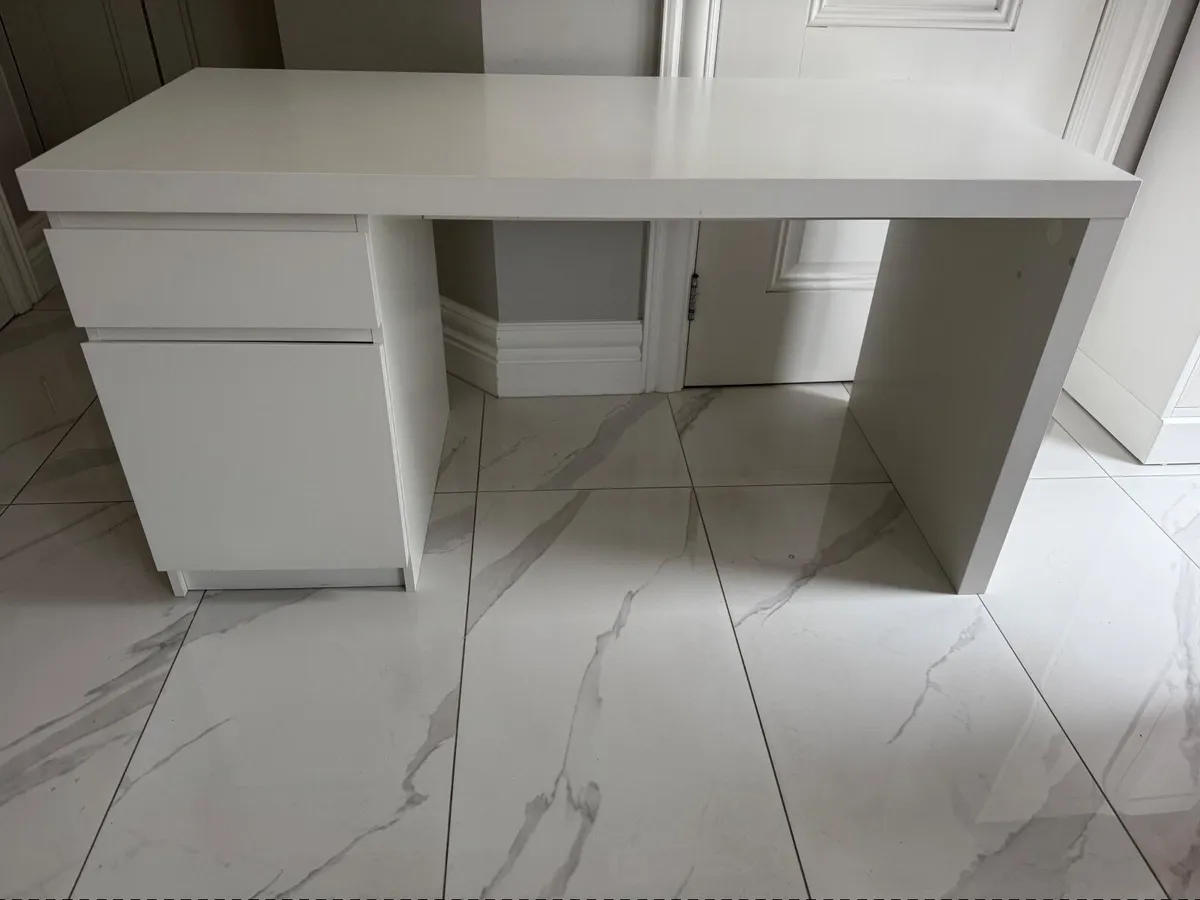 Desk - Image 2