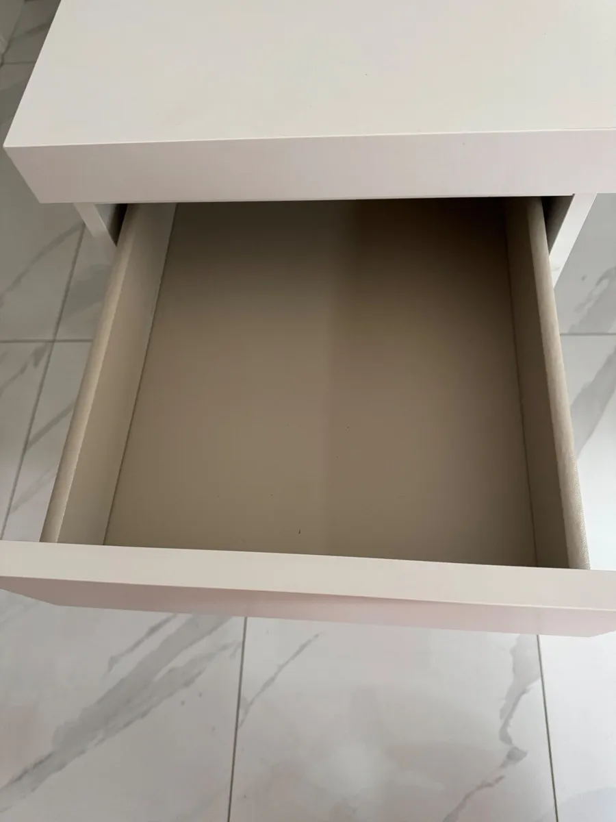 Desk - Image 3