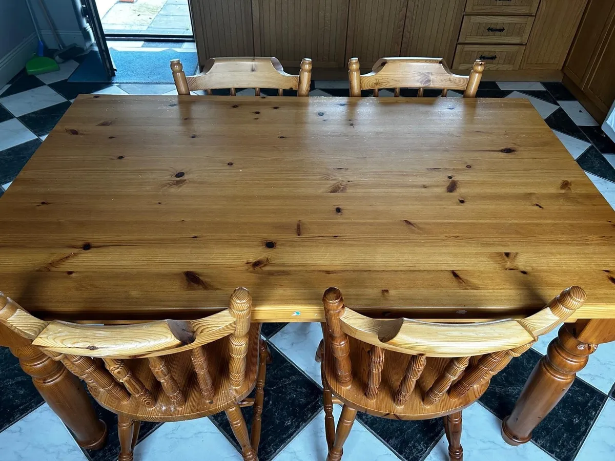 Table and chairs - Image 4