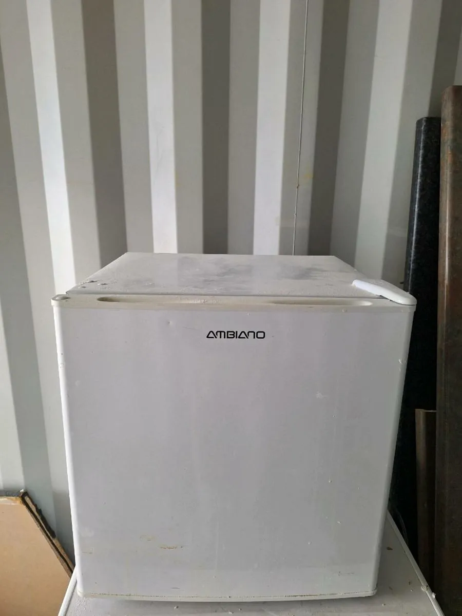 Mini fridge - Image 2