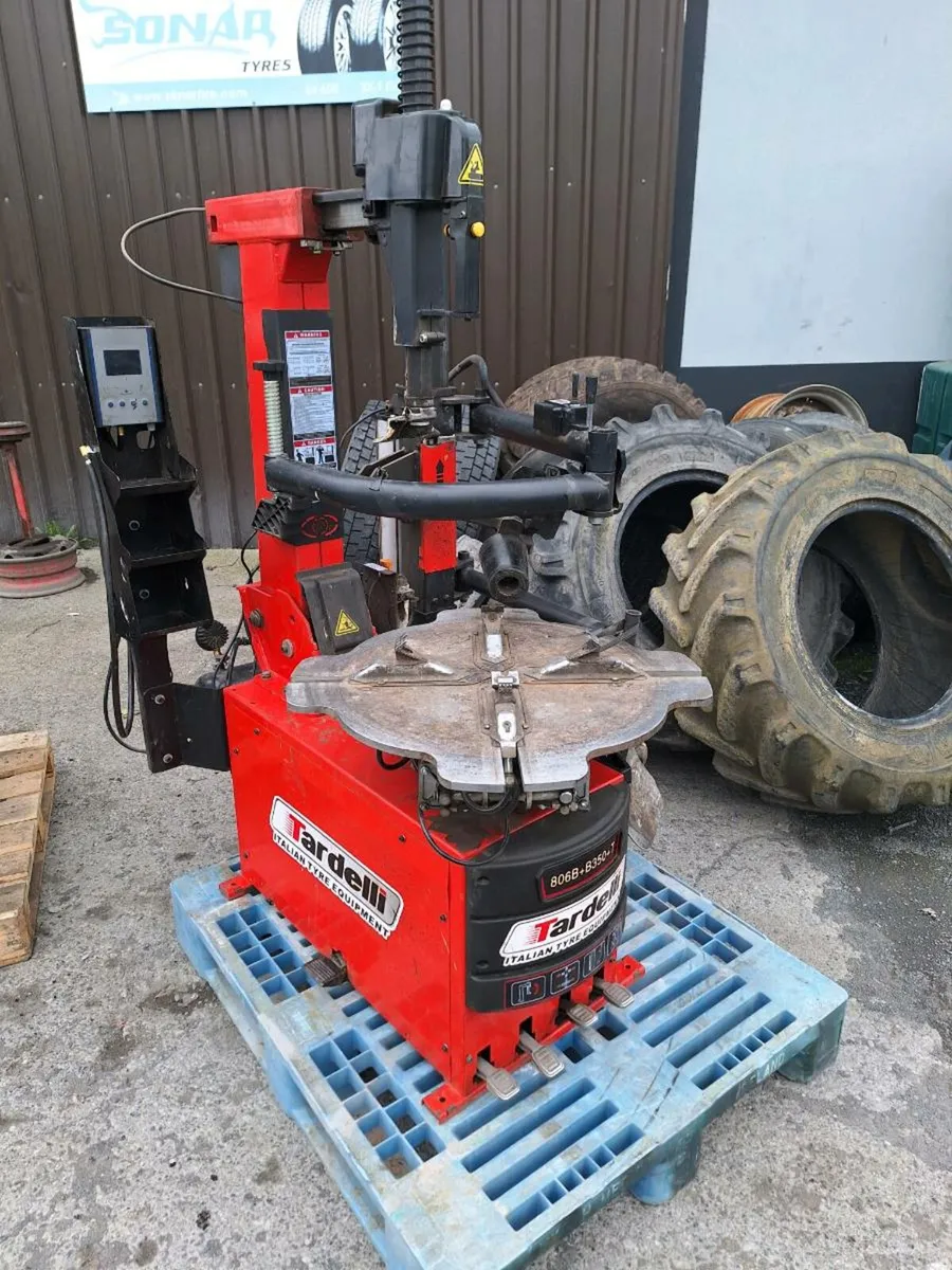 2 tyre changers - Image 1