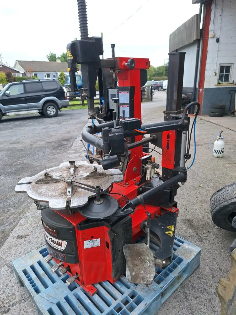 2 tyre changers - Image 2