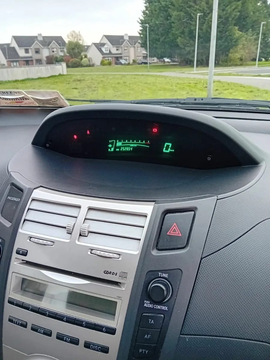 Toyota Yaris 2006 - Image 3