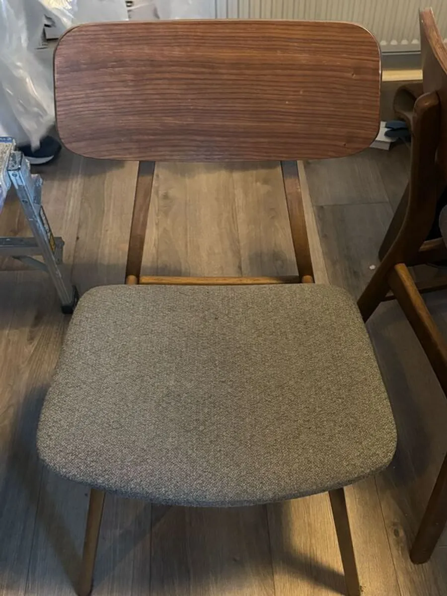 5 Dining Room Chairs - Image 1