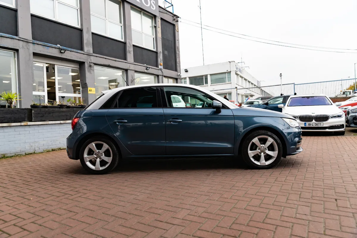 1.0 TSI SPORT EDITION 5DR HATCHBACK AUTOMATIC // B - Image 2