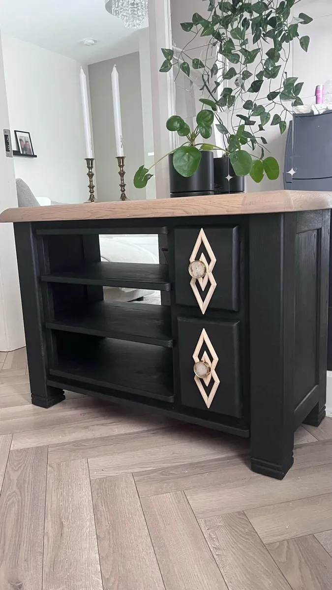 Beautiful💚 Solid oak tv stand or side table 🌟 - Image 1