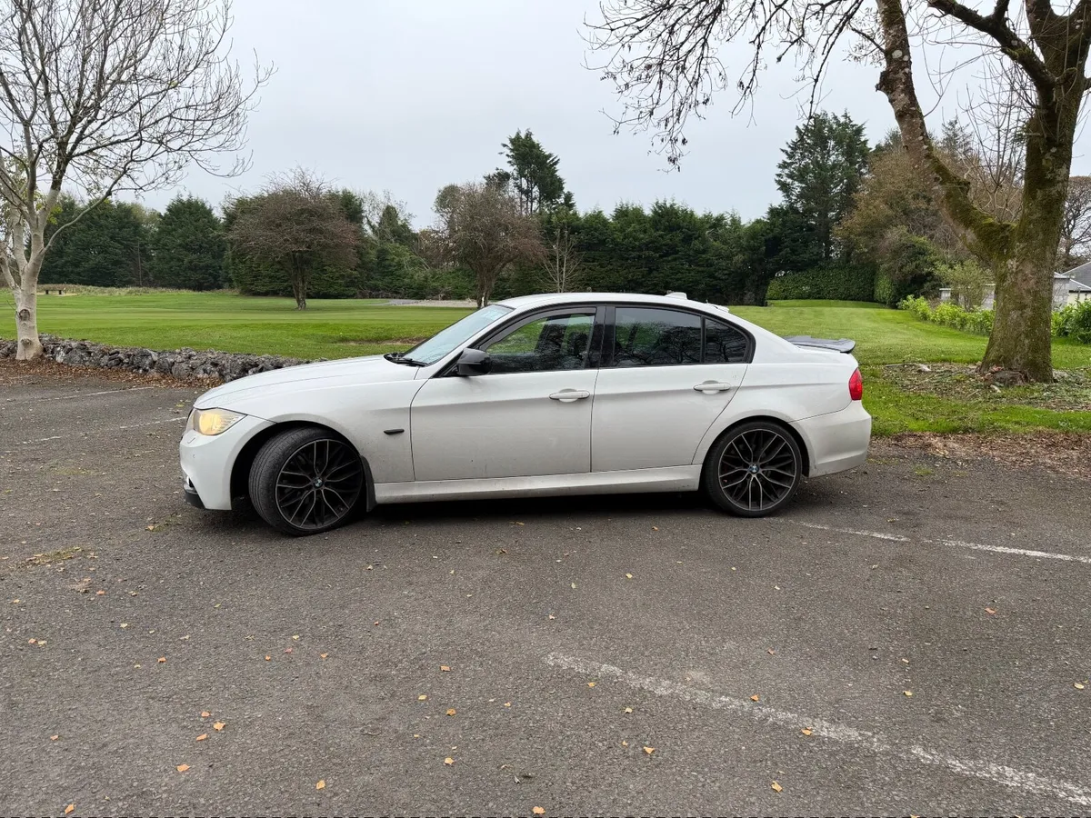 BMW 3-Series 2010 - Image 4