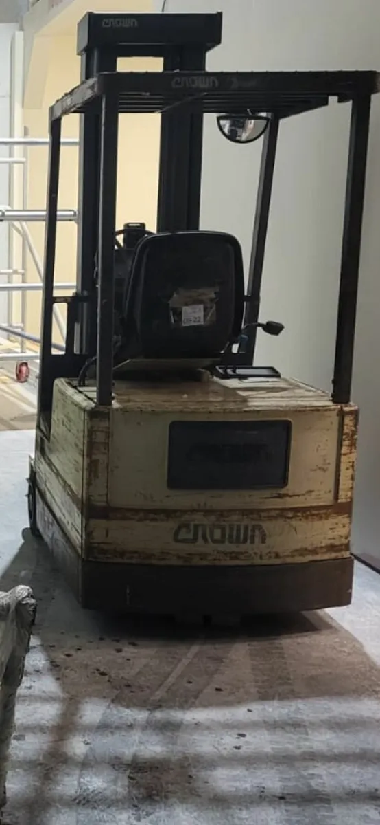 Crown SC35 Electric Forklift - Image 3