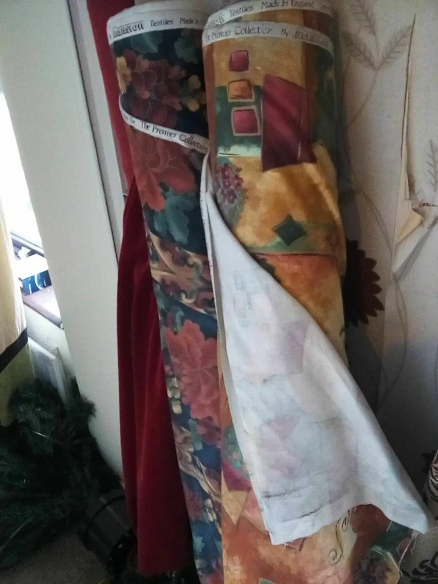 3 large rolls of material for curtains 20e the lot - Image 1