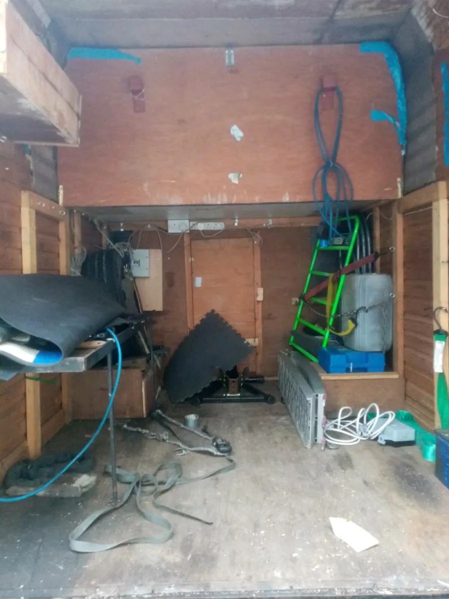 Camper - Image 2