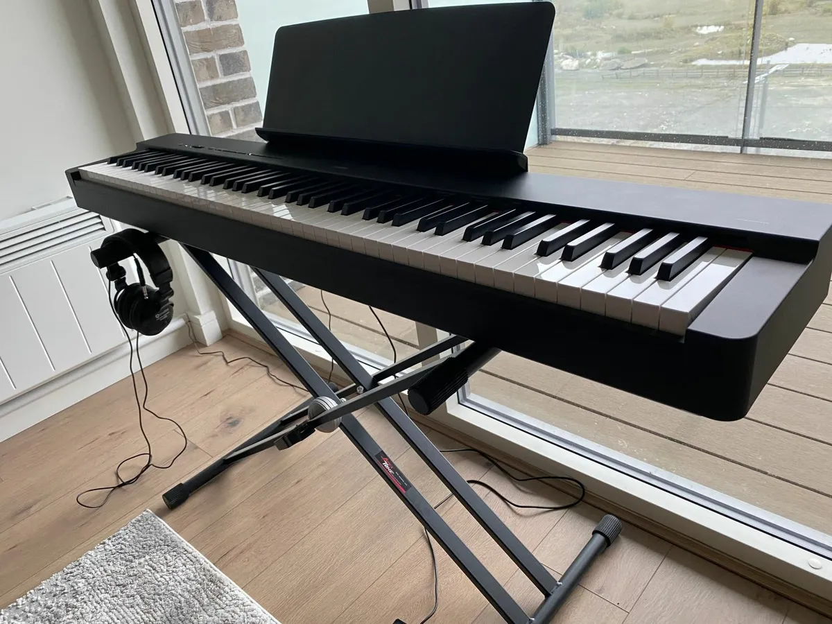 Yamaha P-225 Digital Piano – Like New + Stand - Image 3