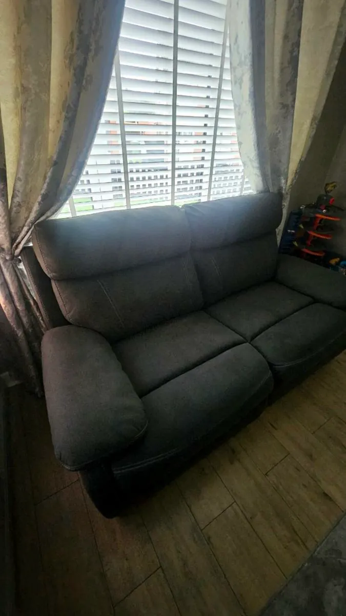 Recliner sofa - Image 2