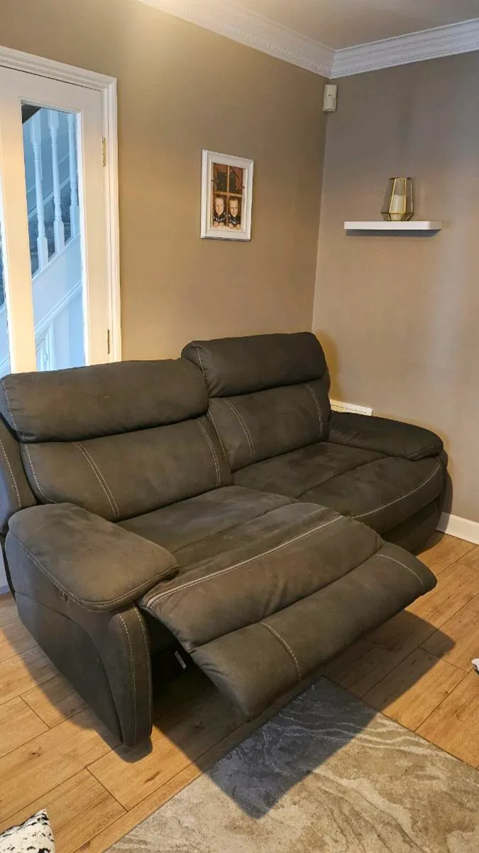 Recliner sofa - Image 4