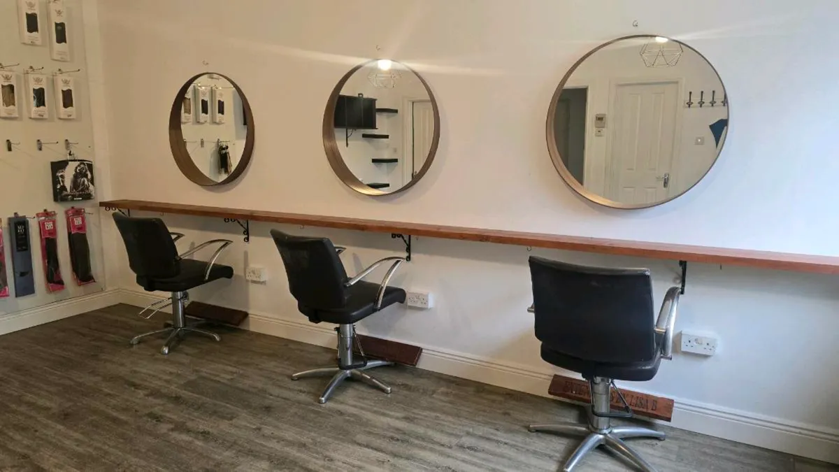 Hair salon furniture - Image 1