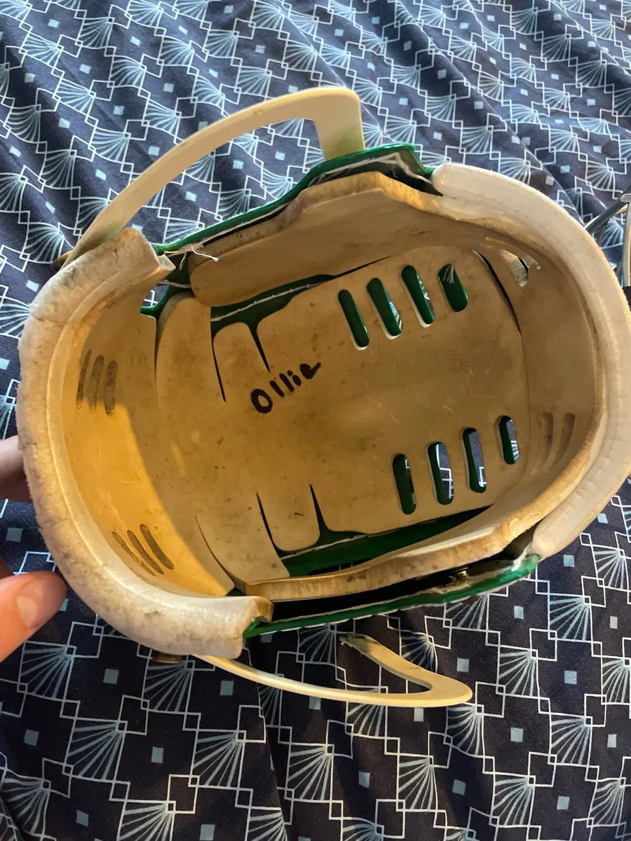 Hurling helmet - Image 3