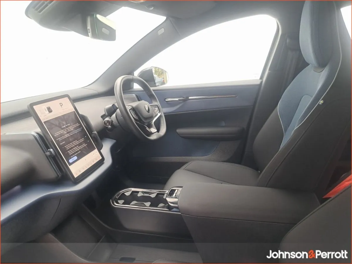 Volvo EX30 Single Motor BEV 272hp Plus  very Low - Image 4