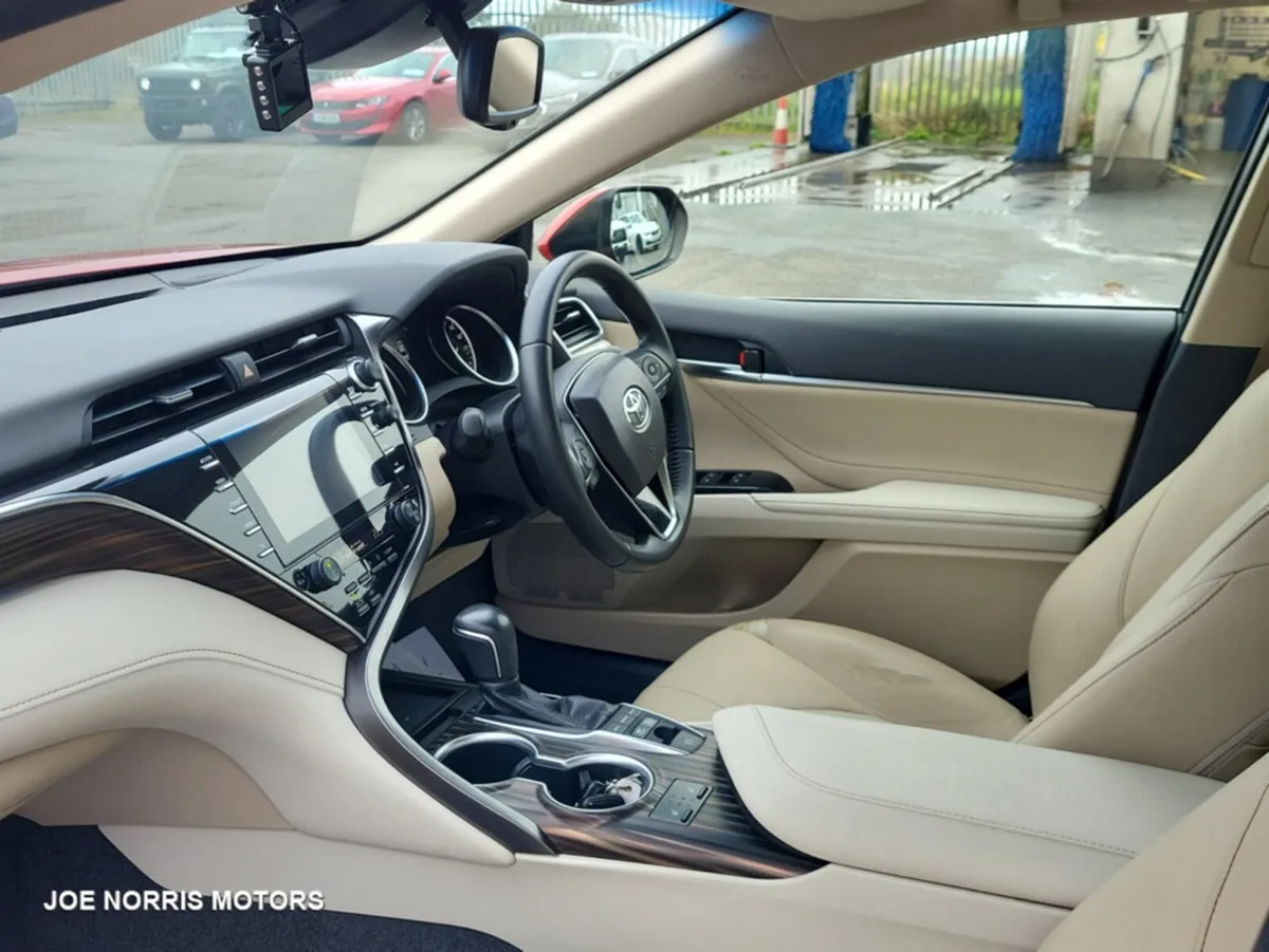 Toyota Camry 2.5 HYBRID G LEATHER PACKAGE AUTO - Image 4