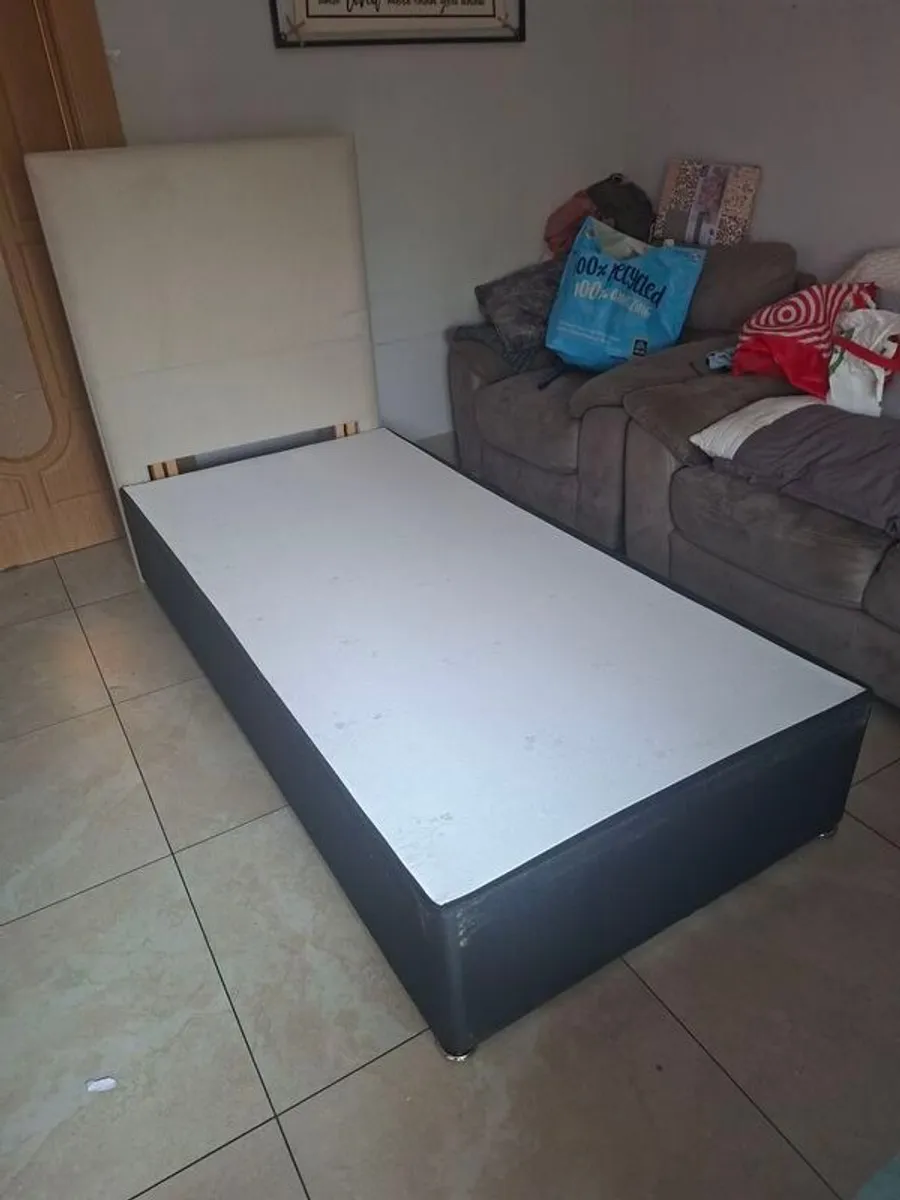 Single bed - Image 1