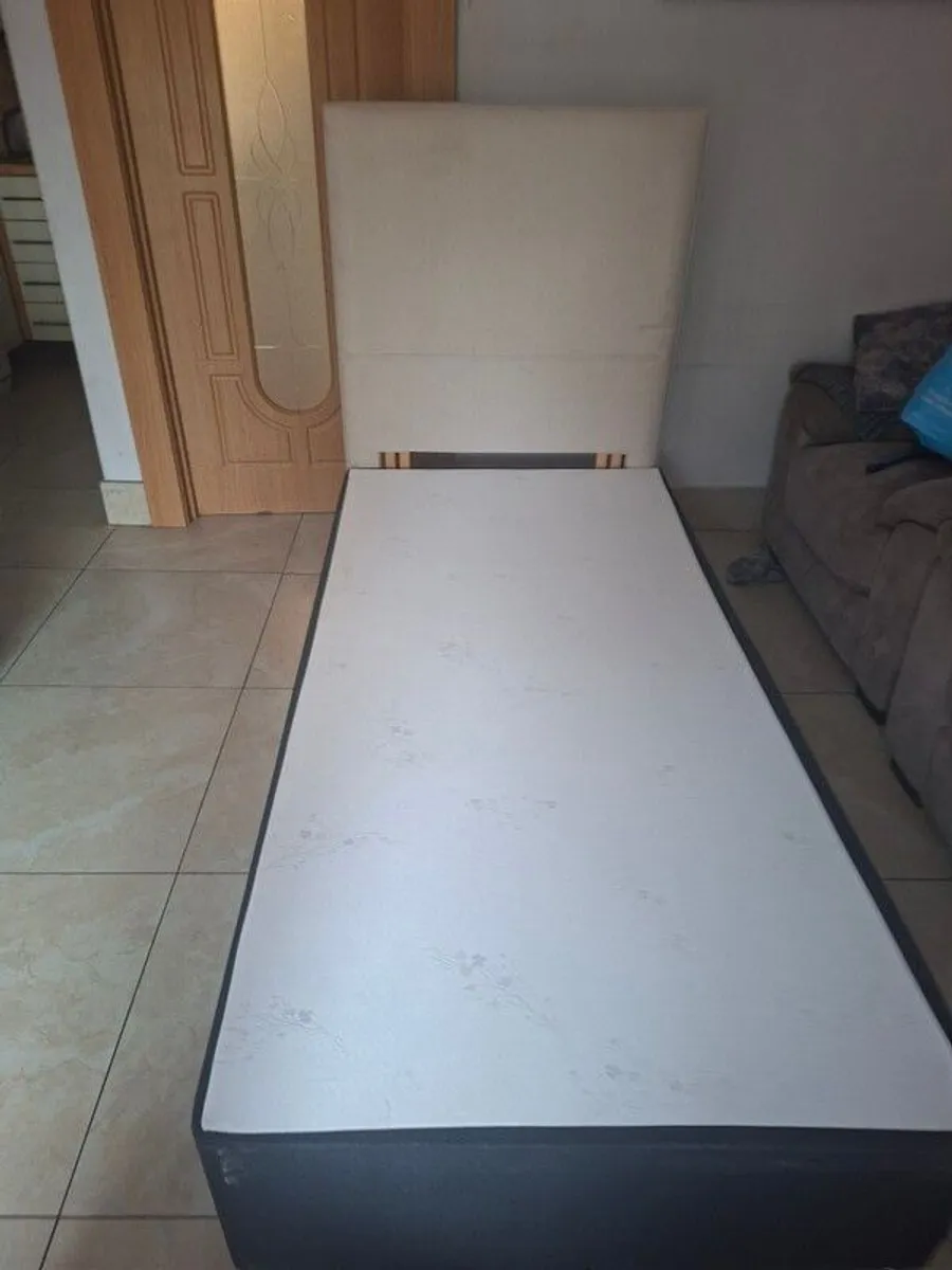 Single bed - Image 2