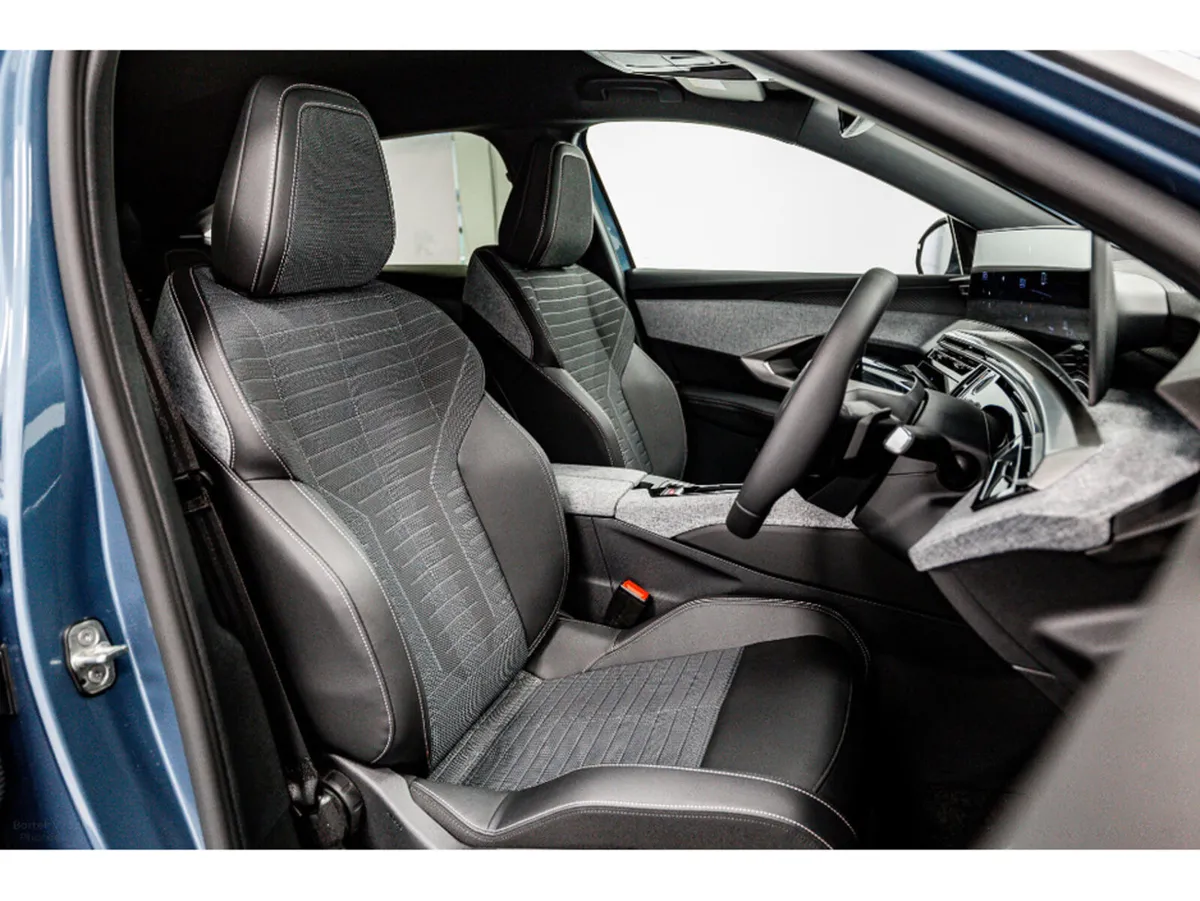 Peugeot 3008 Allure HYBRID Auto 145HP - Image 3