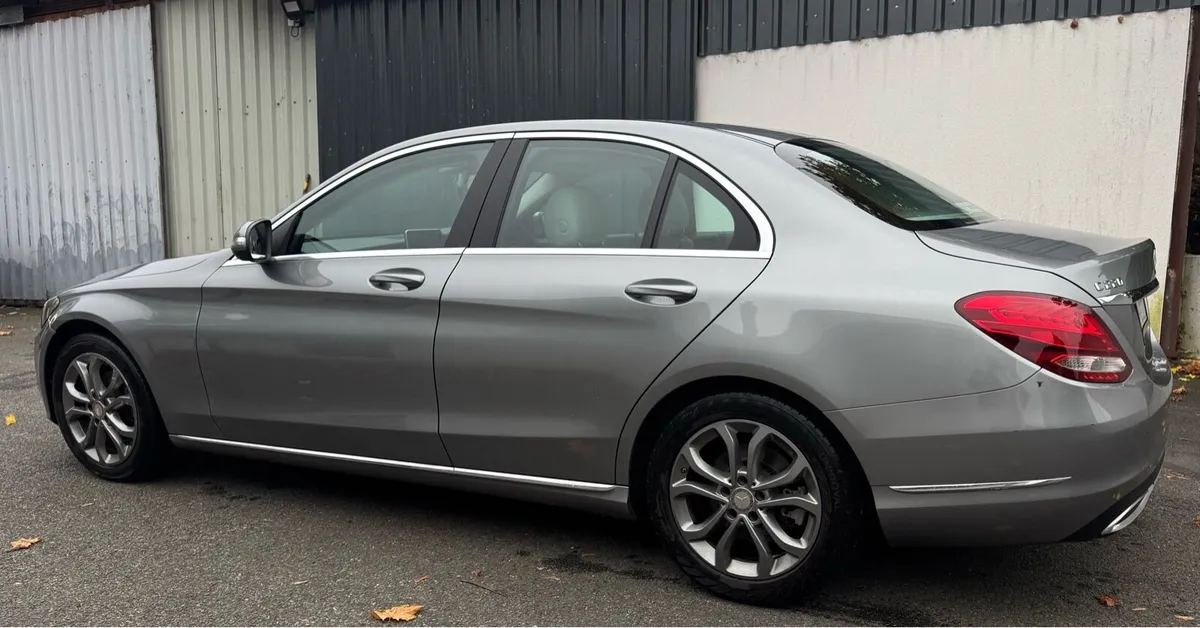 Mercedes-Benz C Class Auto Low KM - Image 4