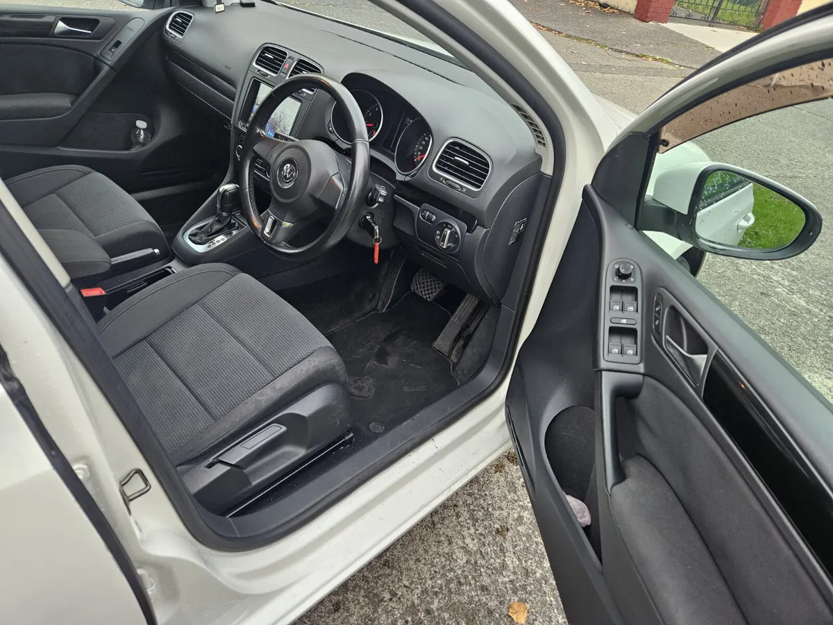Volkswagen Golf 2011 automatic - Image 4