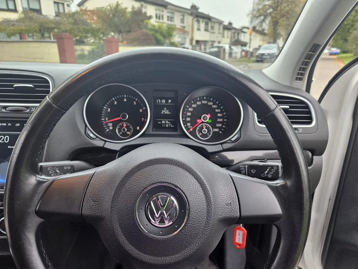 Volkswagen Golf 2011 automatic - Image 3