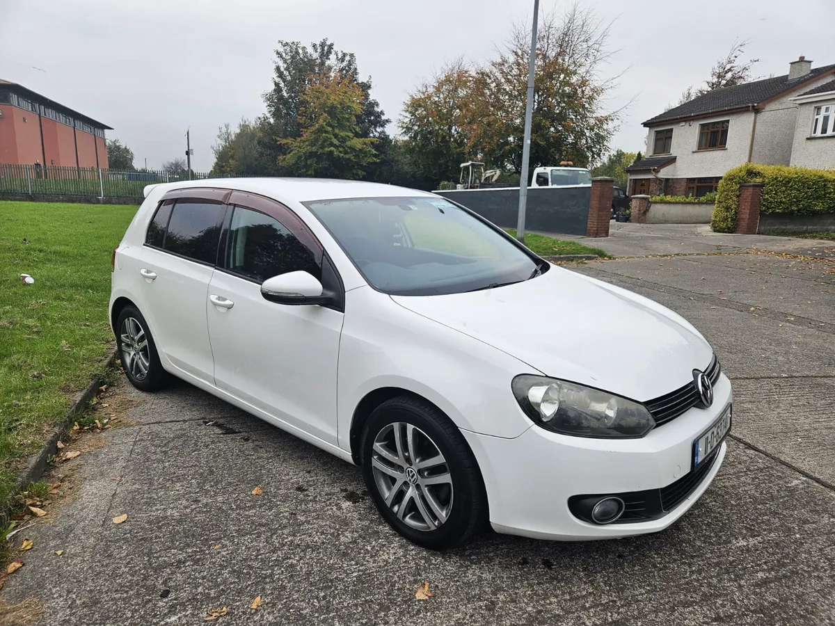 Volkswagen Golf 2011 automatic - Image 1