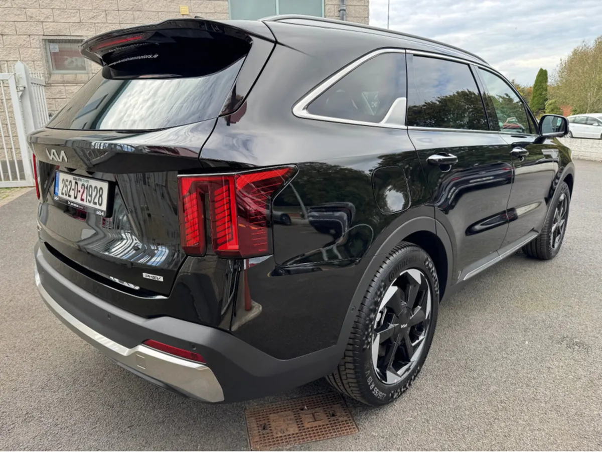 Kia Sorento PHEV PE SEM 5DR AUTO - Image 3