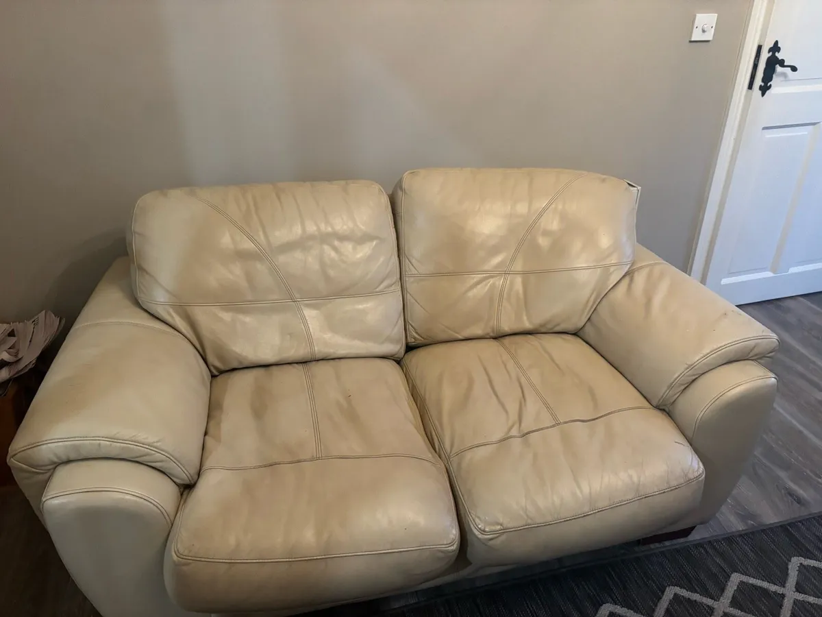 2 seater couch - Image 1