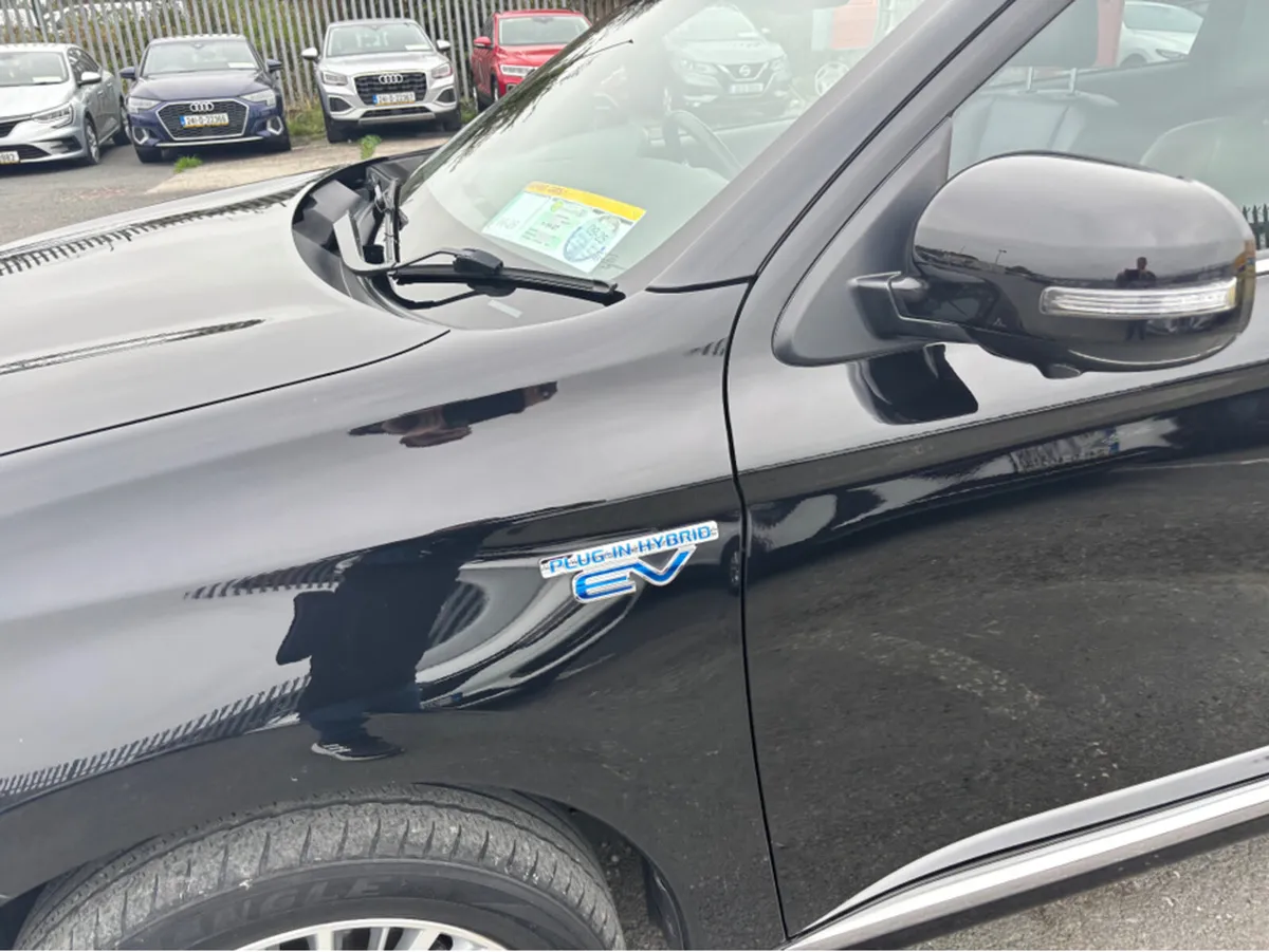Mitsubishi Outlander 2.4 4HS PHEV 221BHP 5DR A - Image 4