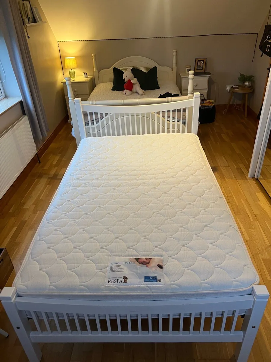 White 4ft timber frame bed - Image 1