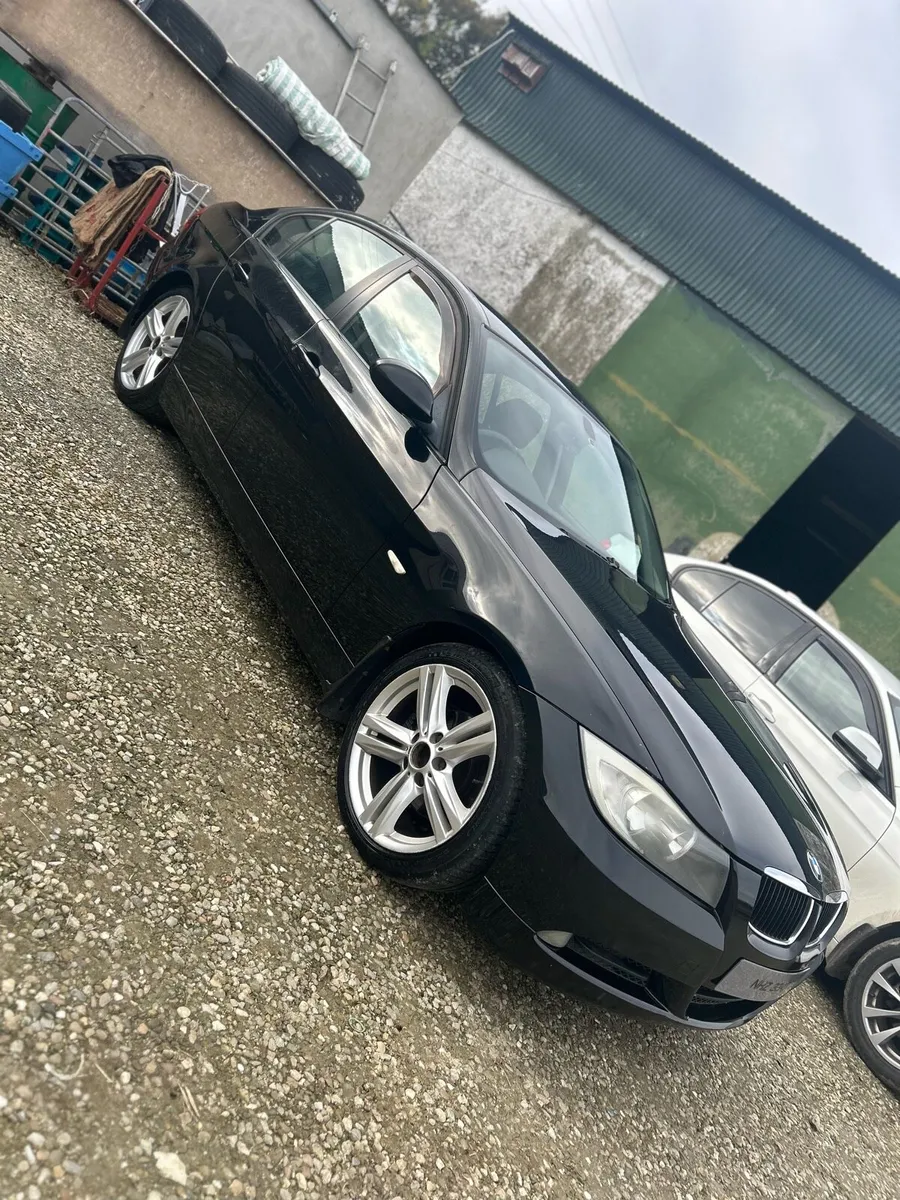 Black 2007 BMW 320d e90 - Image 1