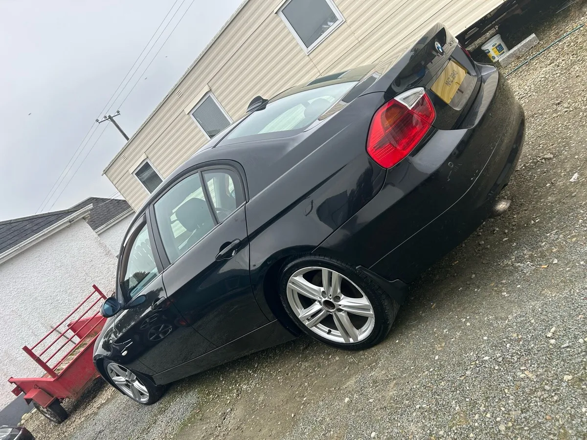 Black 2007 BMW 320d e90 - Image 3