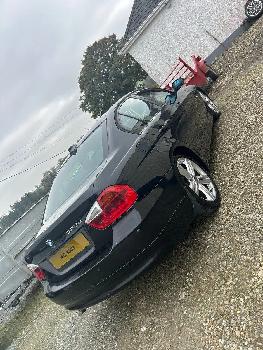 Black 2007 BMW 320d e90 - Image 4