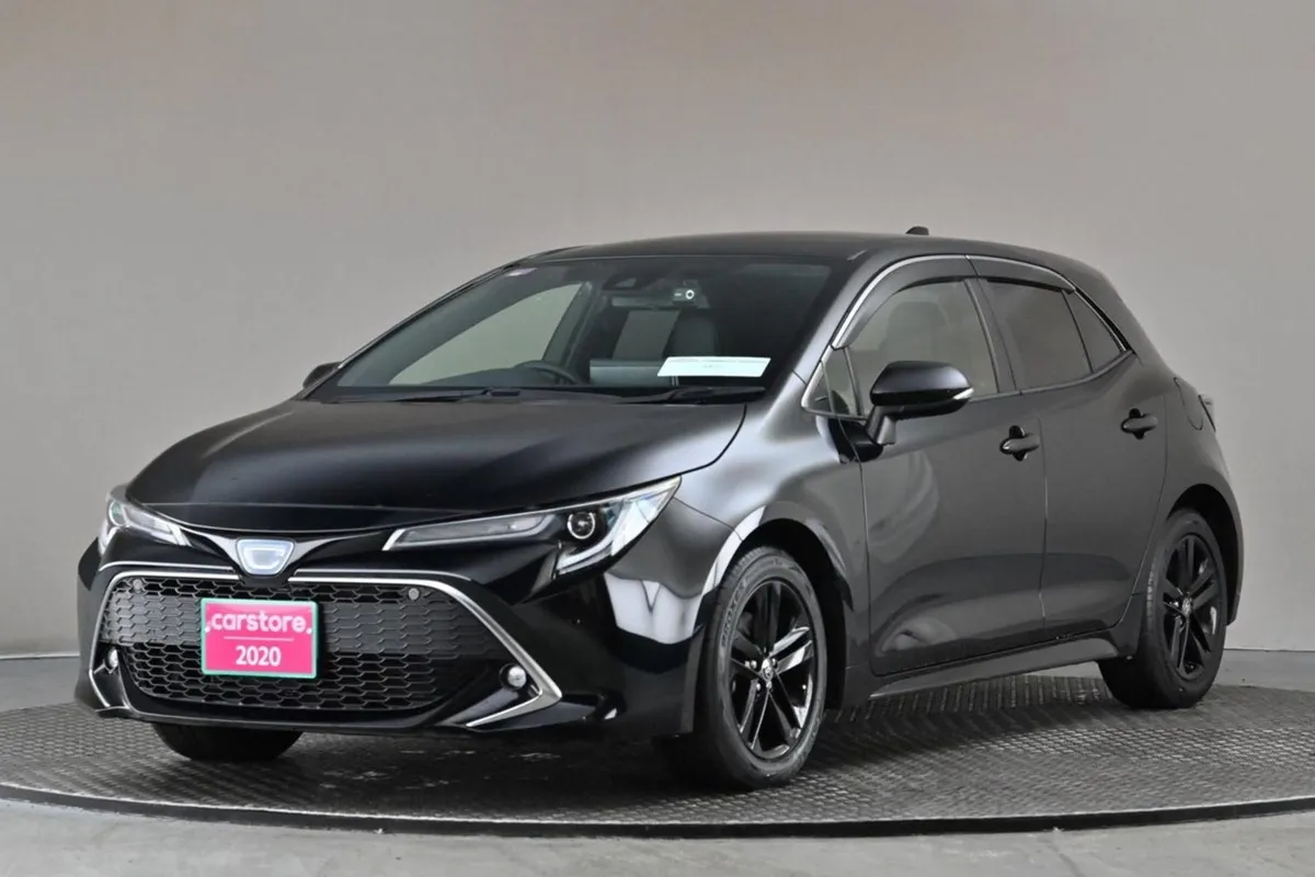Toyota Corolla 1.8 Hybrid Sport 5DR  half Leather - Image 3